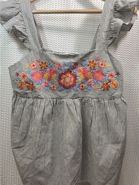 NWOT Women’s Savanna Jane ruffled flutter sleeve Embroidered top Sz Med